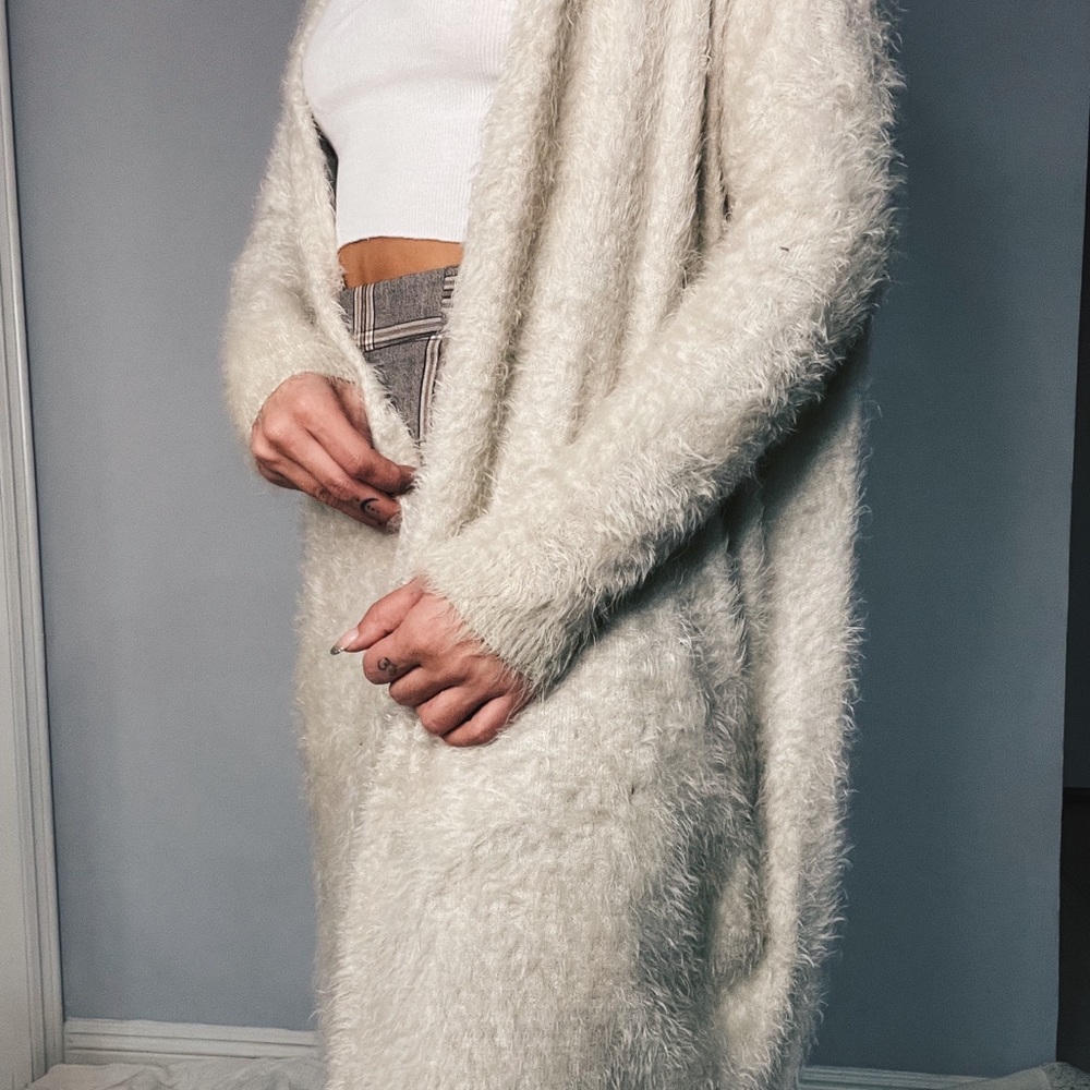 Fuzzy cardigan - Picture 2 of 2